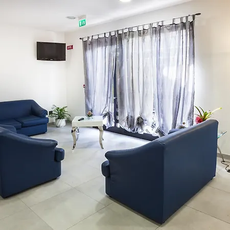 מלון Garden 3*