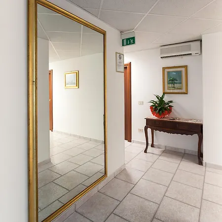 Отель Garden 3*