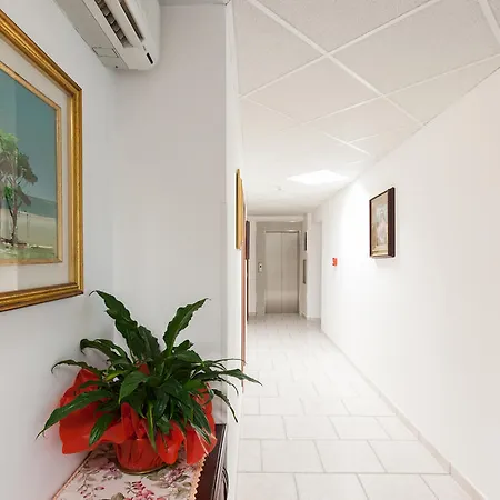 Garden Hotel 3*